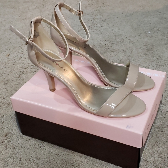 Shoes - Picture 4 of 4